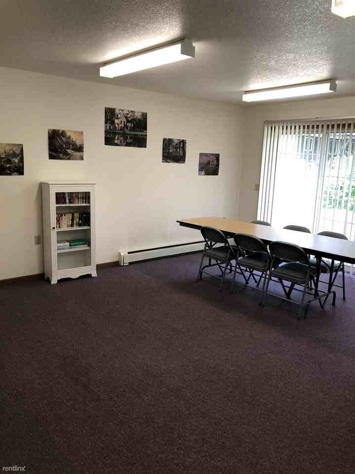 Silverwood Manor Senior Apartments 140 Town Place Ct, Hesperia, MI