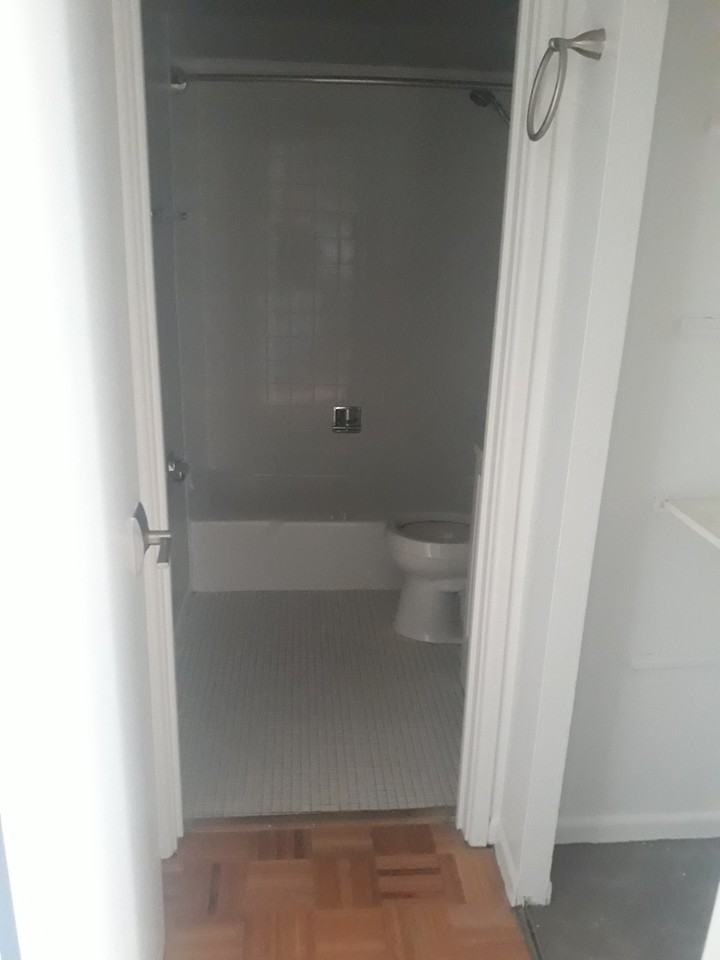 Grace Terrace Apartments 665 West Grace Street, Chicago, IL 60613