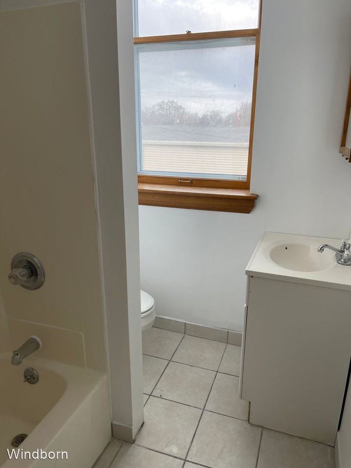 127 & 129 & 131 W Main St Apartments in Aledo, IL 61231 Zumper