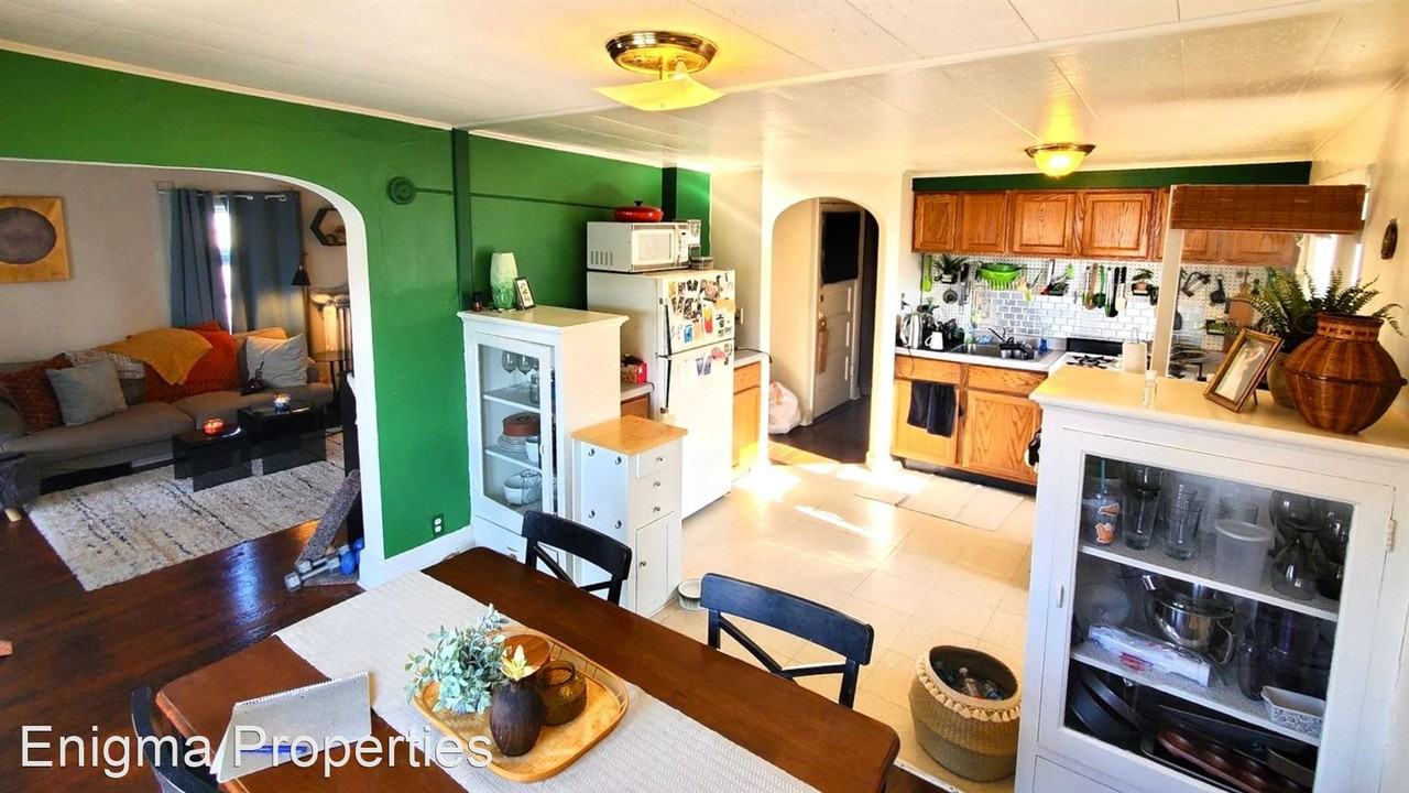 1301 E Albion St. Apartments 1301 E Albion St, Milwaukee, WI 53202