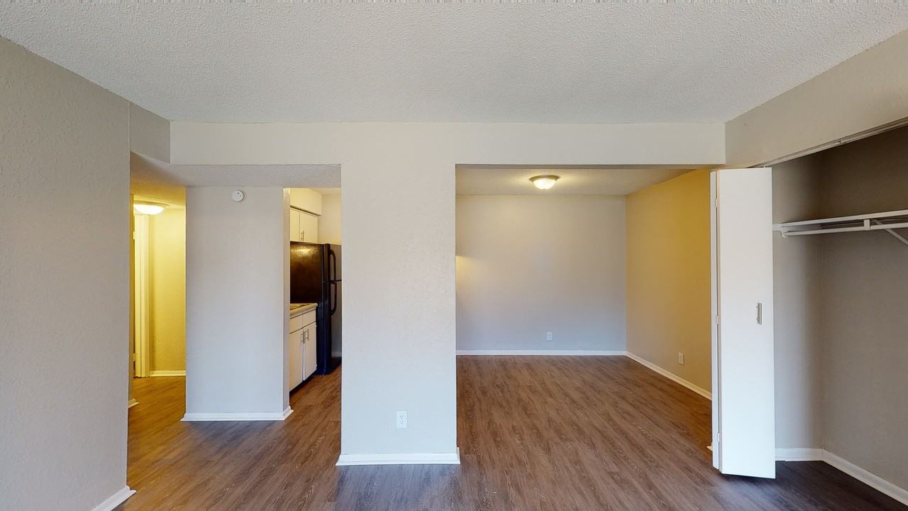 Alta Village Apartments 13004 E Us Highway 40, Independence, MO 64055