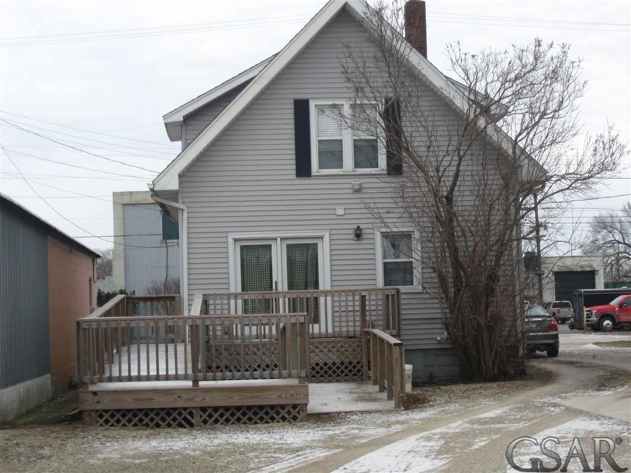604 S Washington St, Owosso, MI 48867 Studio Apartment for 375/month