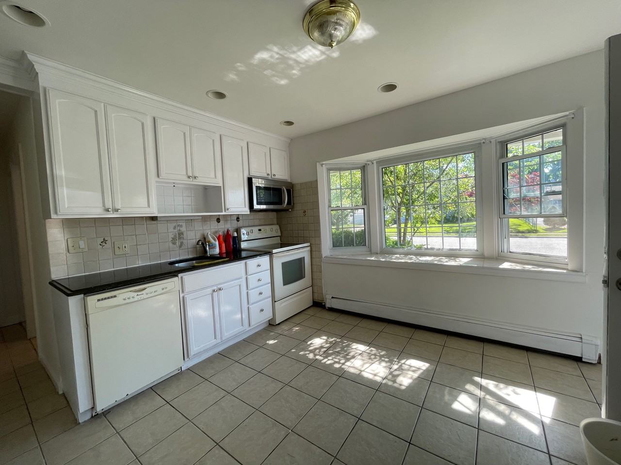 11 Acre Lane, Hicksville, NY 11801 5 Bedroom Apartment for Rent