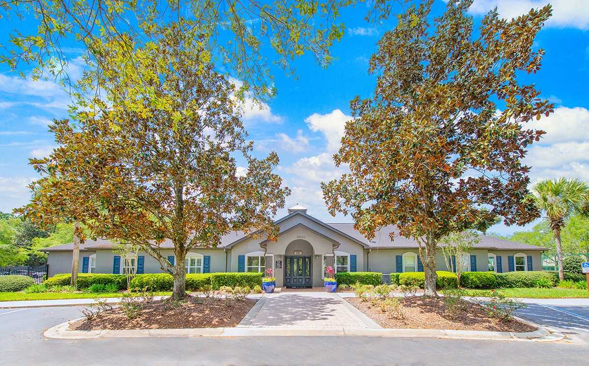 The Paddock Club Mandarin Apartments 3900 Oldfield Crossing Dr