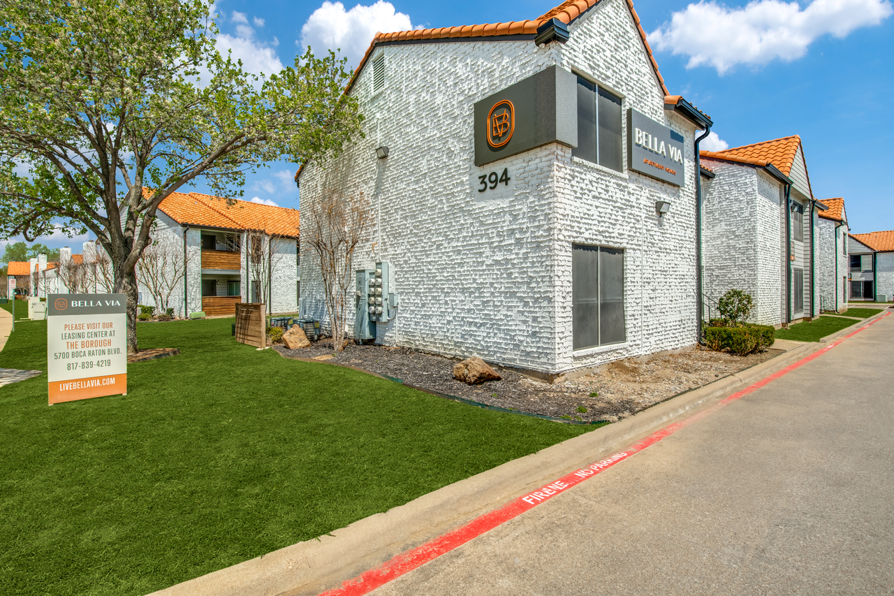 Bella Via Apartment Homes Apartments 396 Shady Lane Dr, Fort Worth