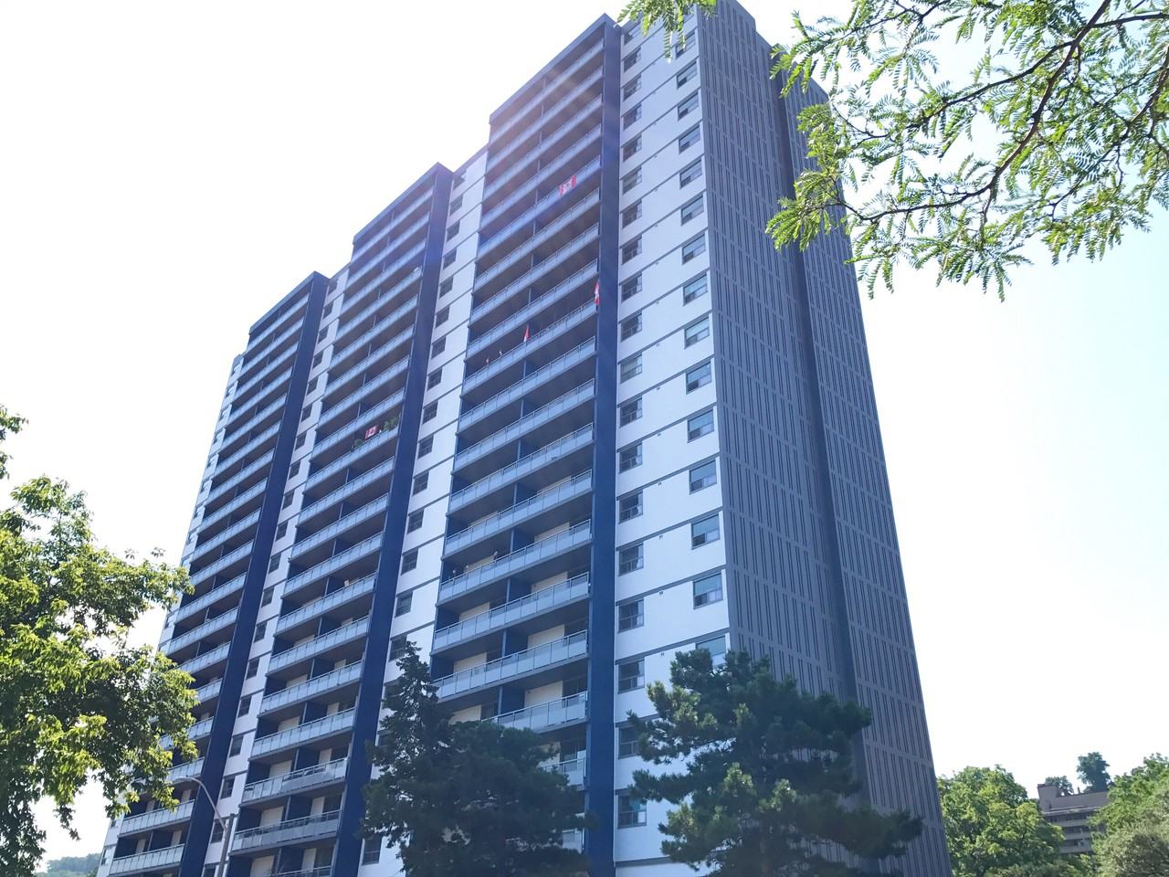 Oakland Square Two Apartments 100 Forest Ave, Hamilton, ON L8N 3X2