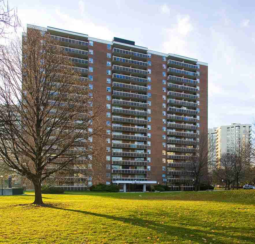 6040 Bathurst Street/5 Fisherville Rd Apartments 6040 Bathurst St