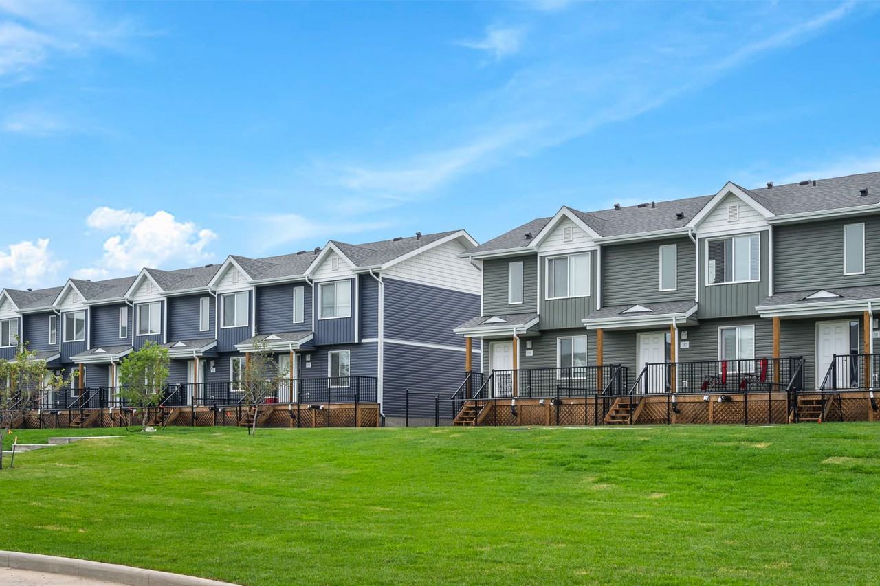 Ravine Park Townhomes Apartments 401 Athabasca Ave, Wood Buffalo, AB