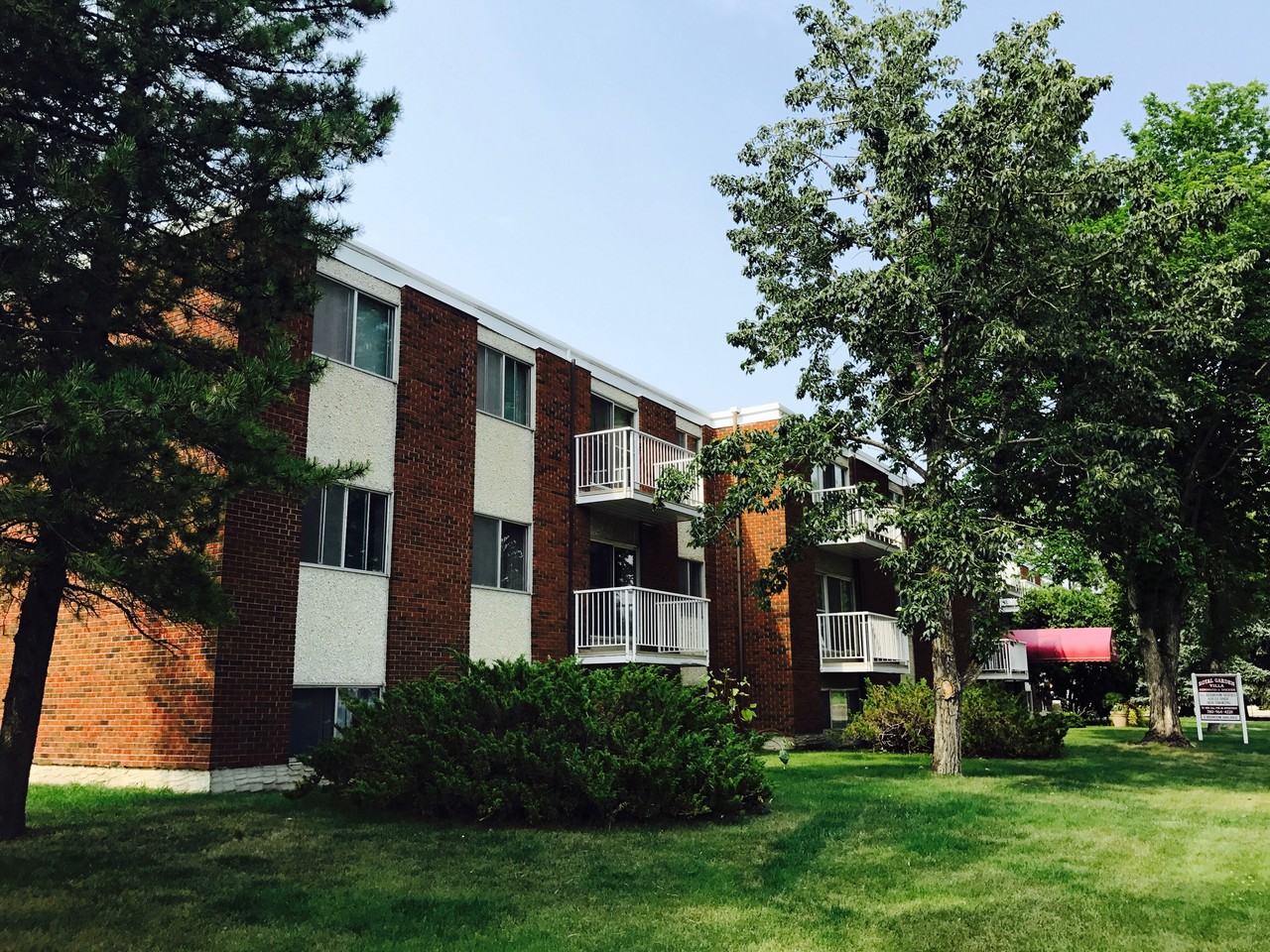 Royal Garden Villa Apartments 4024 114 St Nw, Edmonton, AB T6J 1M6