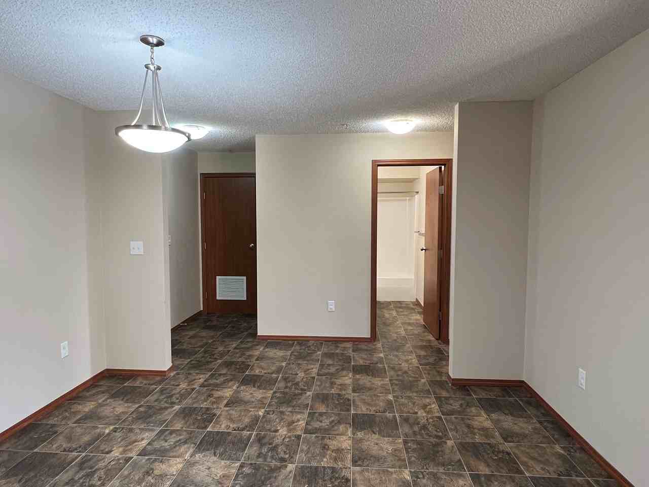 Tamarack Gardens Apartments 707 / 711 Tamarack Way, Edmonton, AB T6T