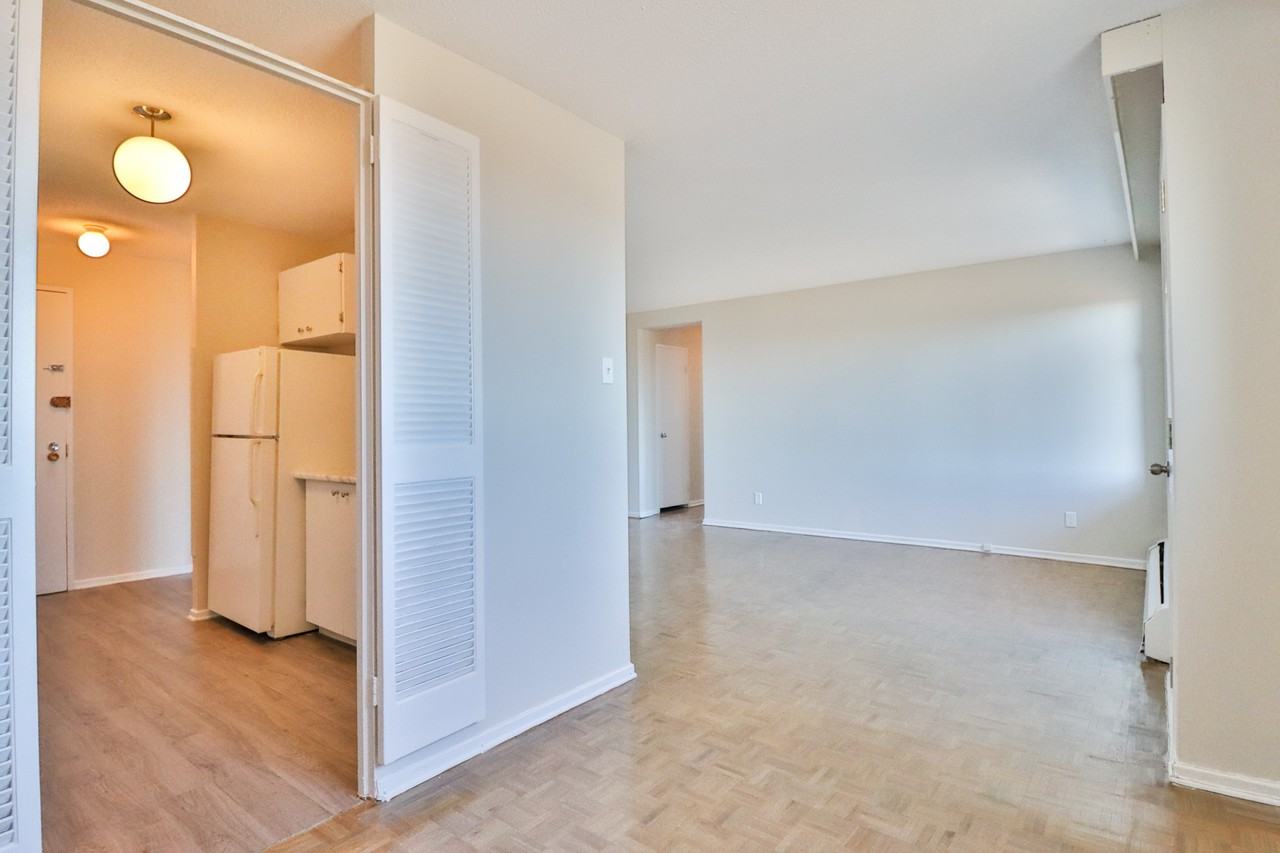 1919 Kilborn Avenue Apartments 1919 Kilborn Ave, Ottawa, ON K1H 6N6