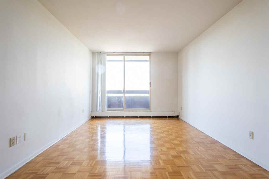 BloorAnnex Residences Apartments 7 Walmer Rd, Toronto, ON M5R 2W8