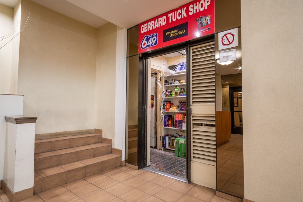 Gerrard Residences Apartments 40 Gerrard St E, Toronto, ON M5B 2E8