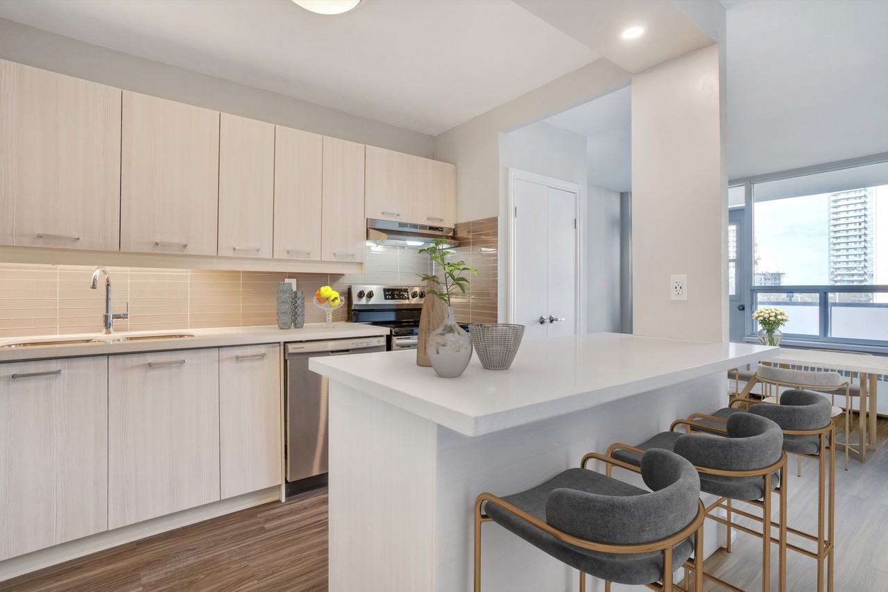 Parkway Forest Towers Apartments 100 Parkway Forest Dr, Toronto, ON