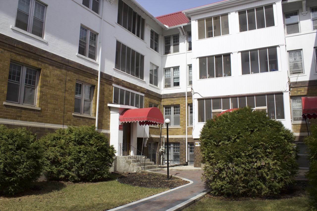 Panama Court Apartments 785 Dorchester Ave, Winnipeg, MB R3M 0P5 Zumper