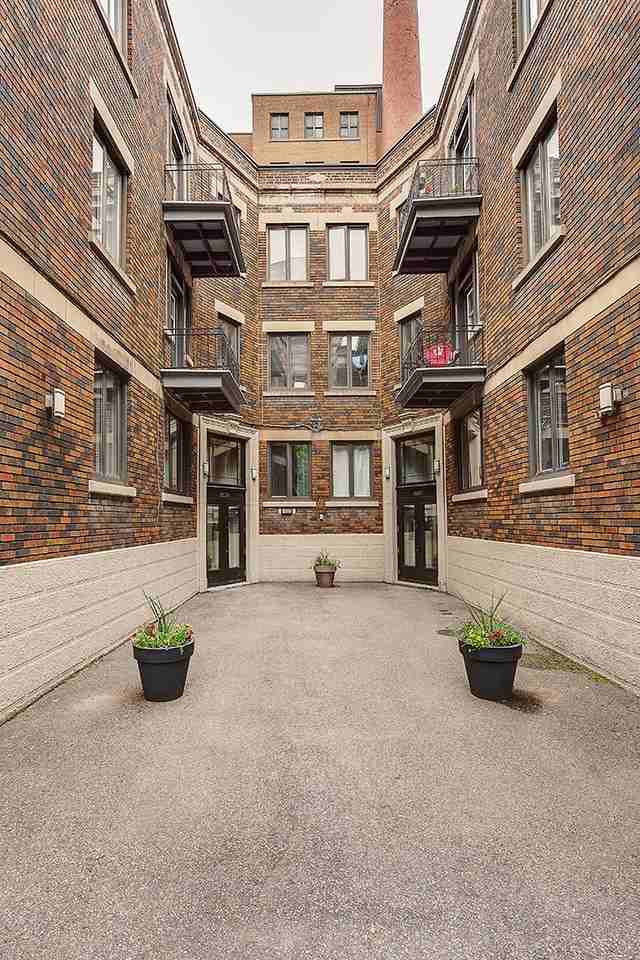 36553661 SteFamille Apartments 3655 Rue SainteFamille, Montréal