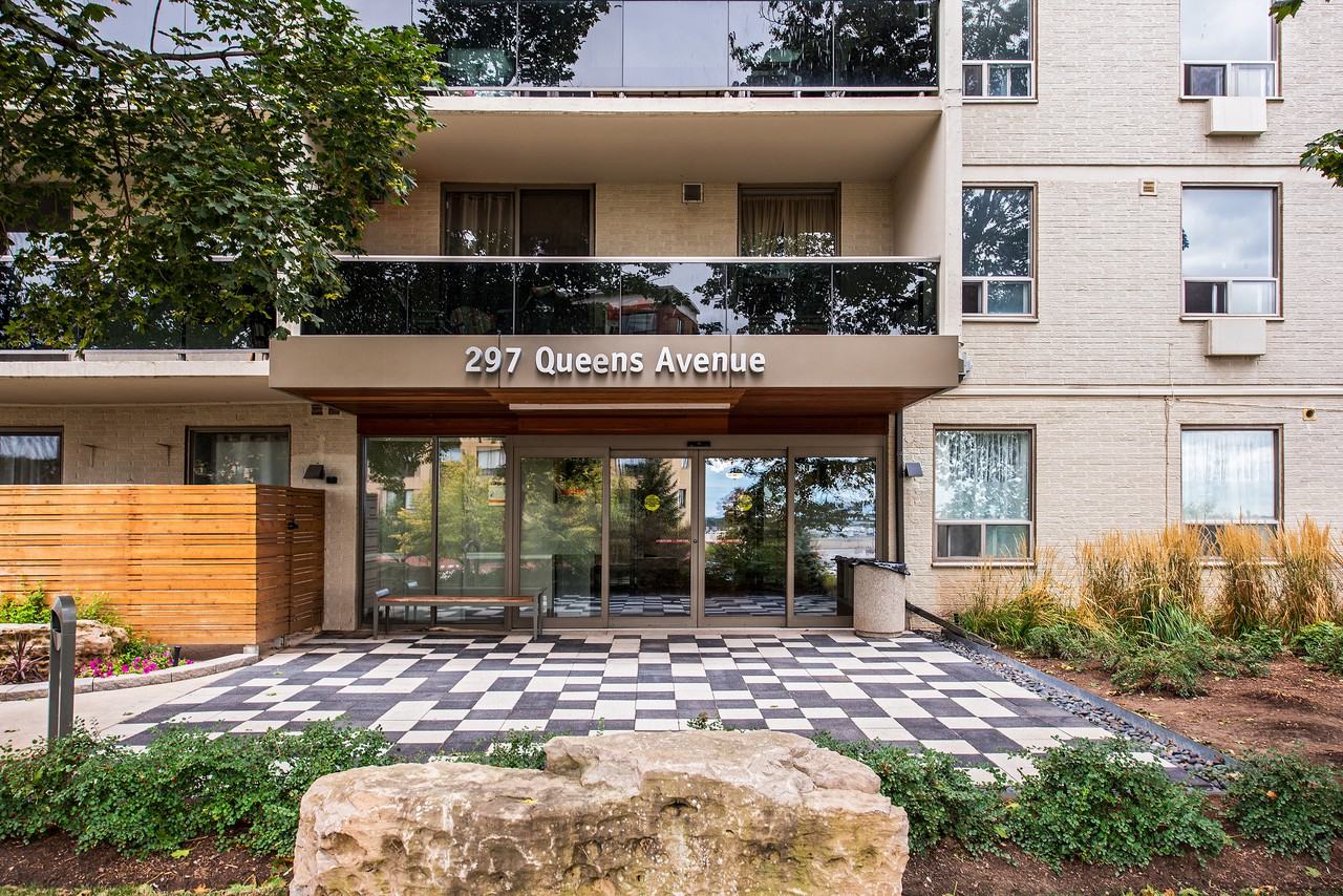 297 Queens Apartments in College Park, Oakville, ON L6H 2B4 Zumper