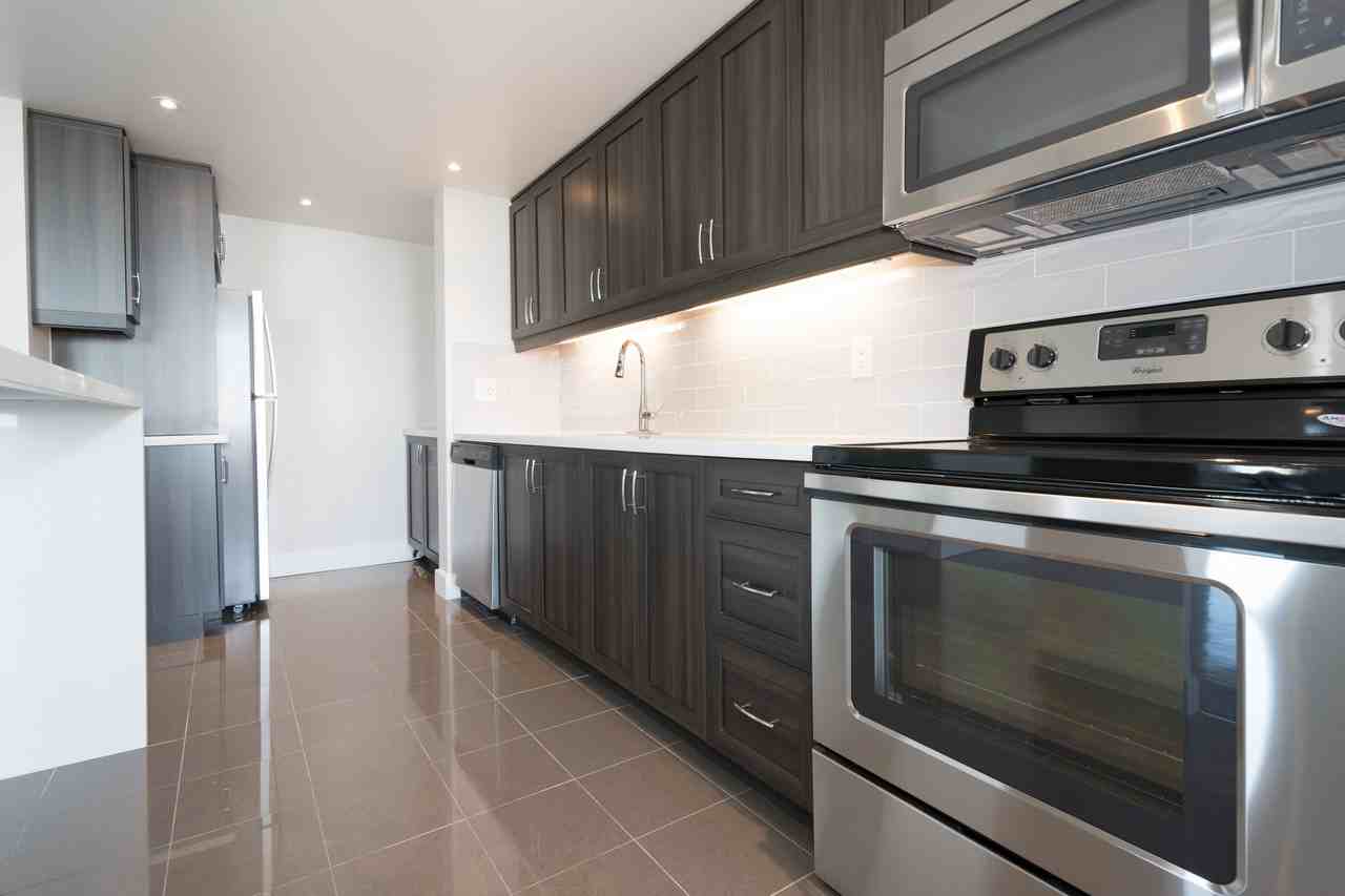 297 Queens Apartments in College Park, Oakville, ON L6H 2B4 Zumper