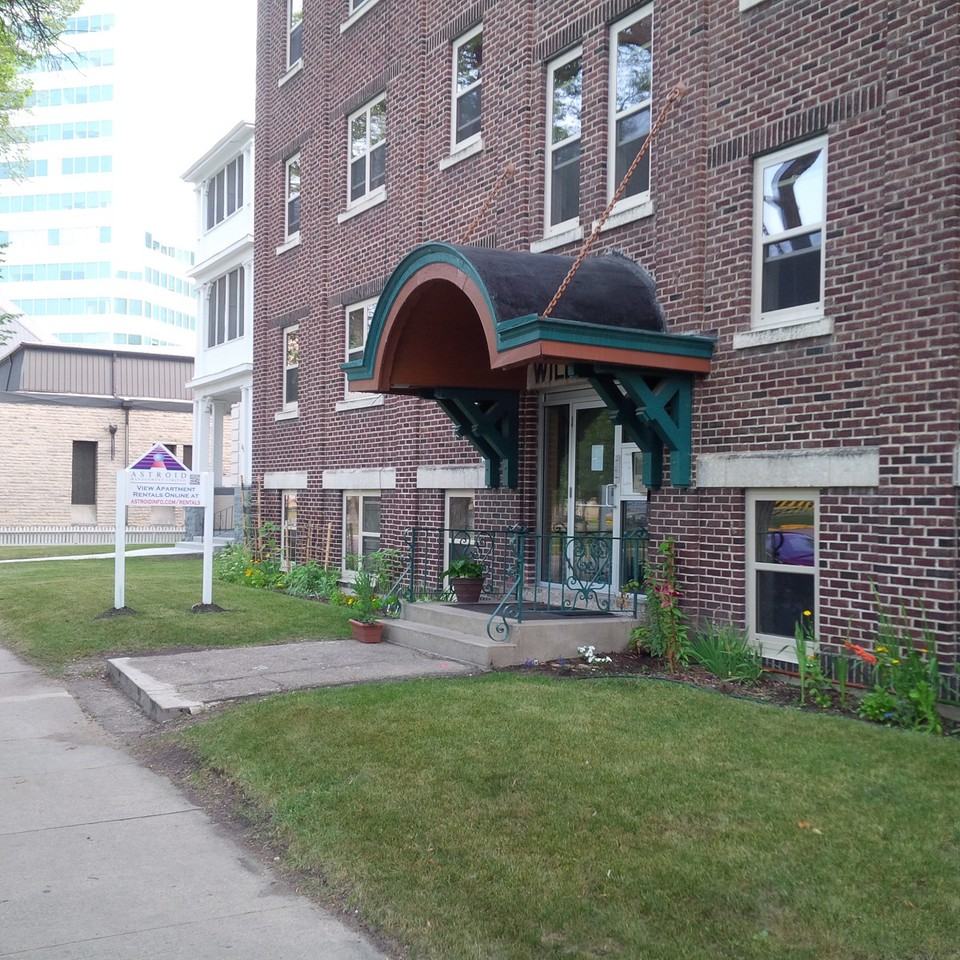 75 Kennedy Apartments in Downtown Winnipeg, Winnipeg, MB R3C 1S5 Zumper