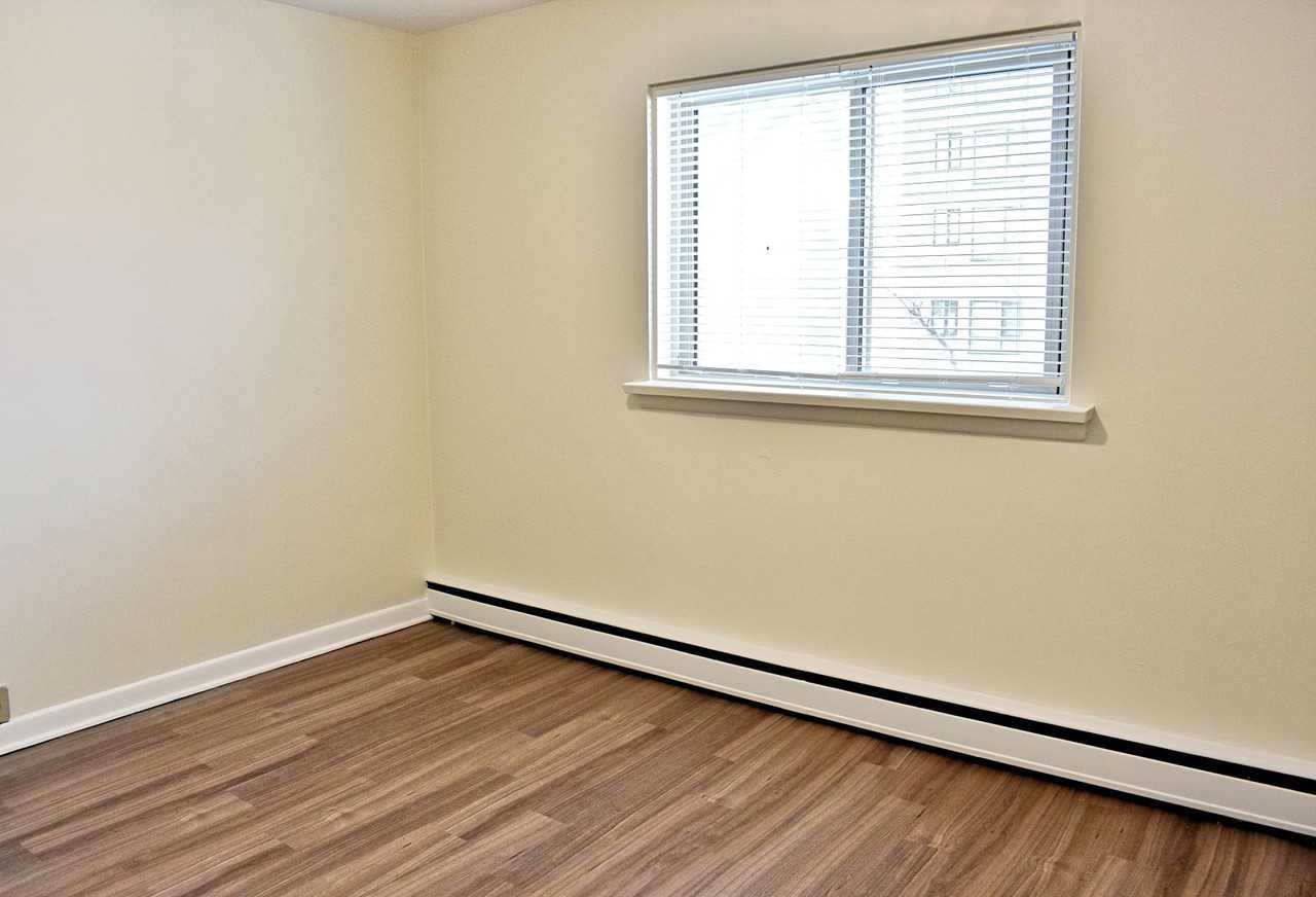 401 Stradbrook Apartments in River Osborne, Winnipeg, MB R3L 0J7 Zumper