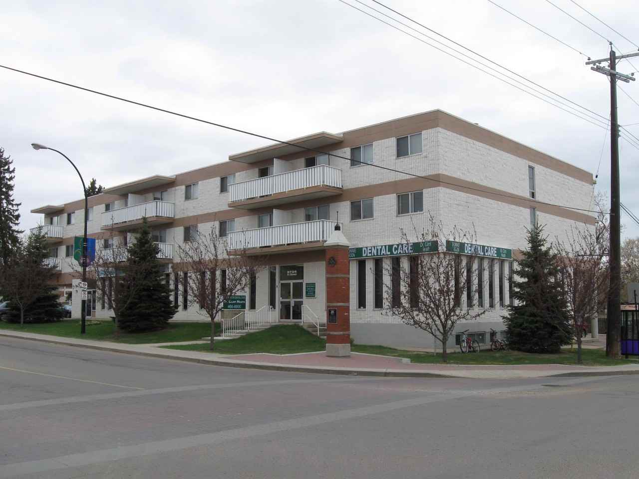 Bonnie Doon Manor Apartments 9107 88 Ave Nw, Edmonton, AB T6C 1M2