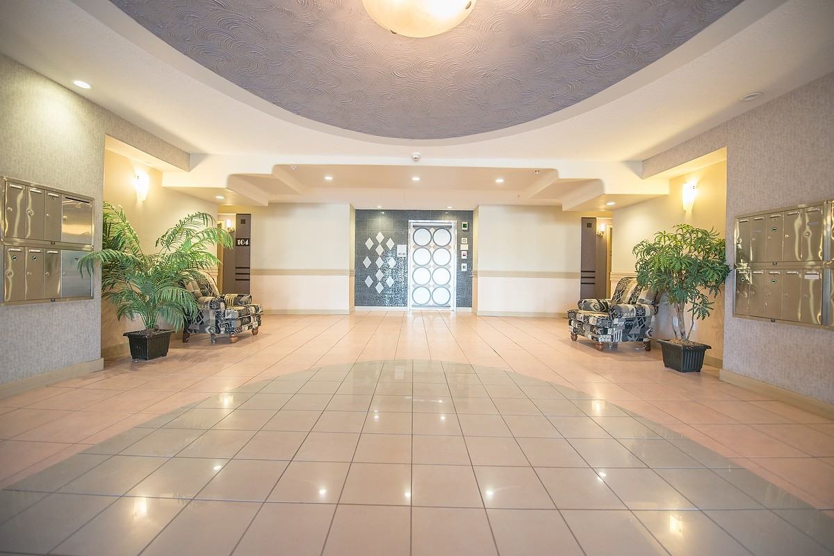 Holyrood Boulevard Apartments 8423 95 Ave Nw, Edmonton, AB T6C 4S6