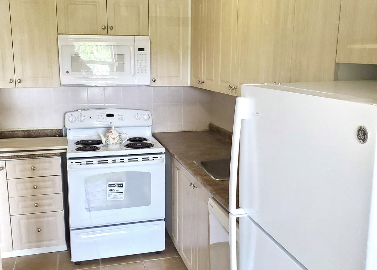 Seville East & West Apartments 65 Paisley Blvd W, Mississauga, ON L5B