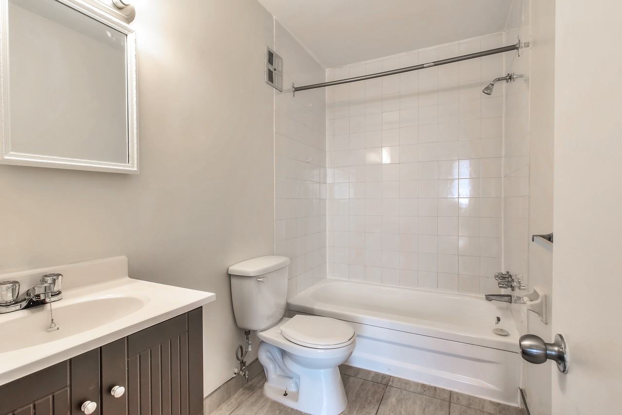 Le Palais Pierrefonds Apartments 17000 Boul De Pierrefonds, Montréal