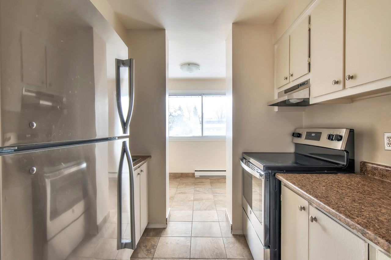 Le Palais Pierrefonds Apartments 17000 Boul De Pierrefonds, Montréal