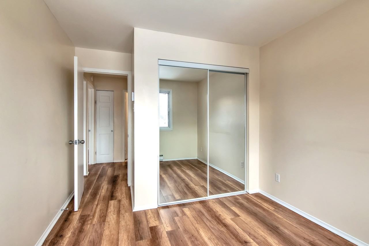 Le Palais Pierrefonds Apartments 17000 Boul De Pierrefonds, Montréal