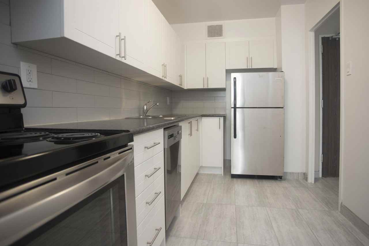 200 Gateway Blvd Apartments in Flemingdon Park, Toronto, ON M3C 1B5