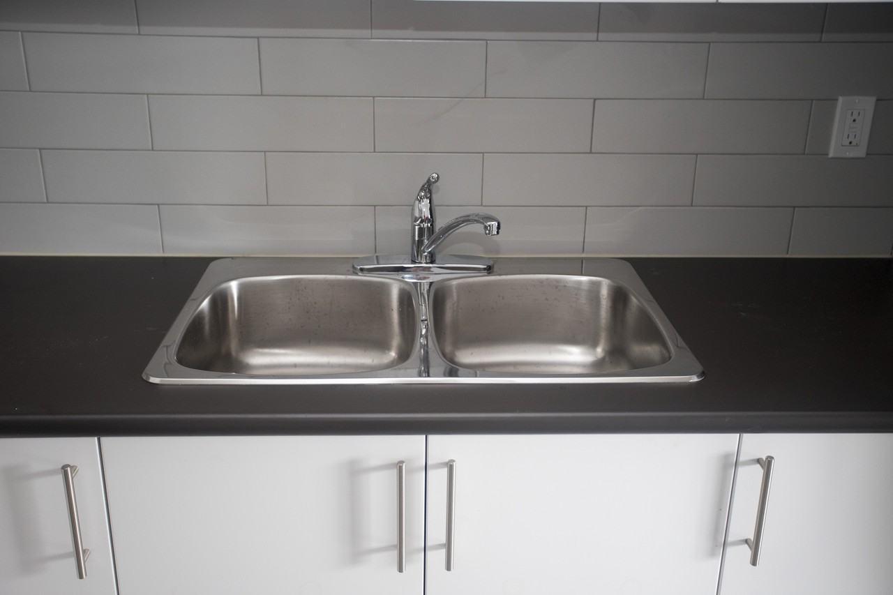 200 Gateway Blvd Apartments in Flemingdon Park, Toronto, ON M3C 1B5