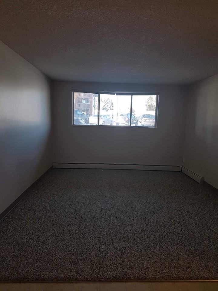 2 Bedroom Suite at 10 Pearson Place Apartments 10 Pearson Pl