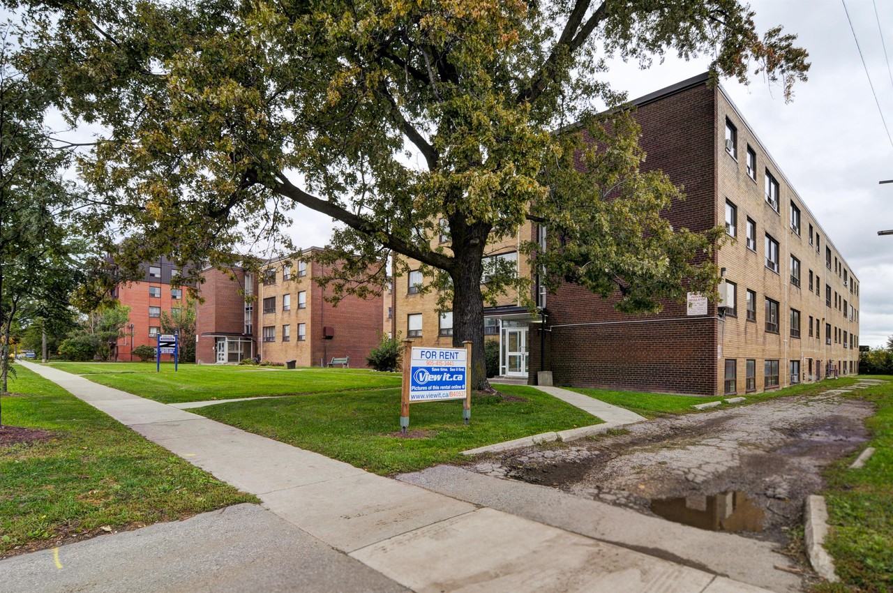 Birchmount Apartment Community Apartments 1545 1545 Birchmount Road