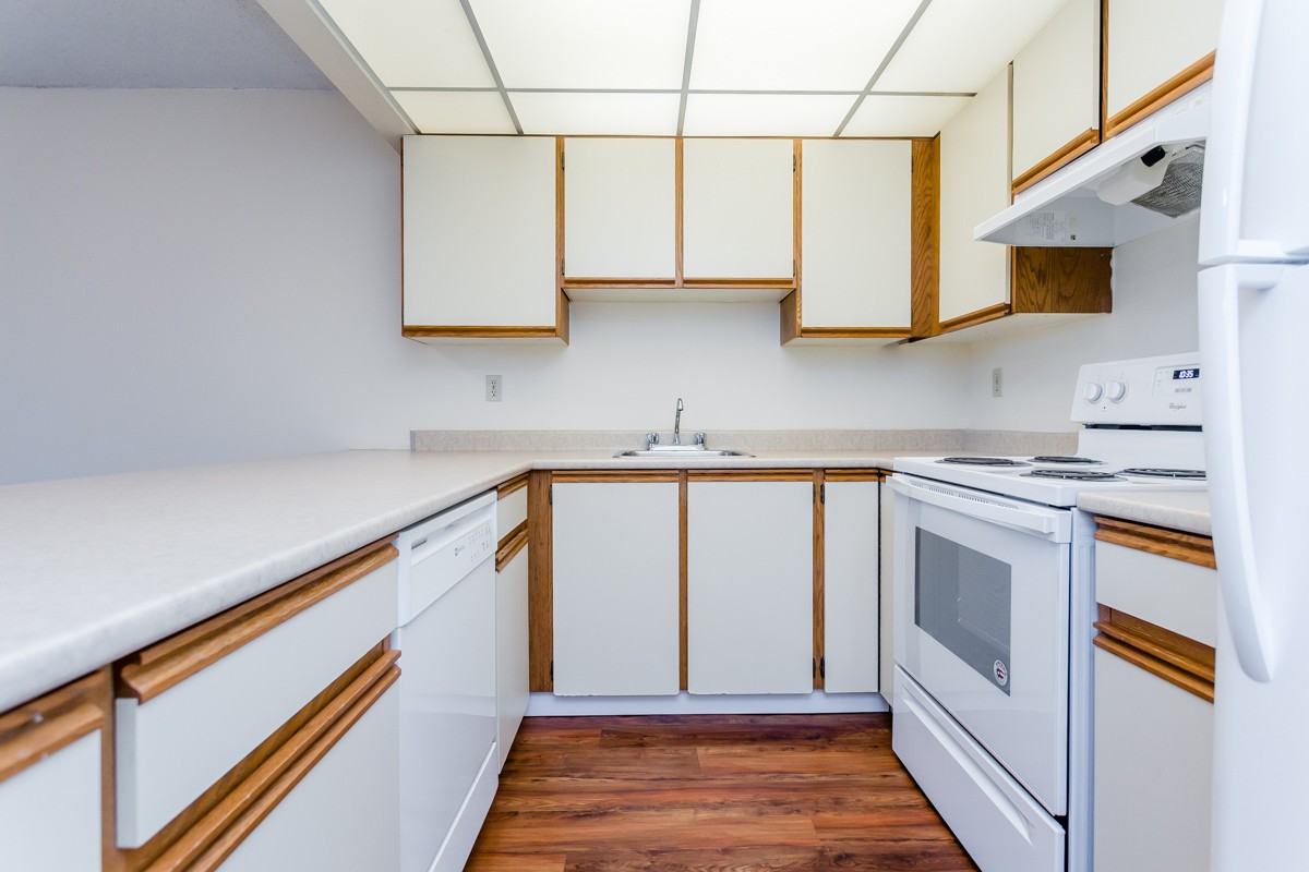 Halifax Towers Apartments 7351 Halifax St, Burnaby, BC V5A 4H2 Zumper