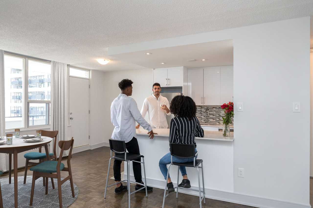 225 Davisville Avenue Apartments 225 Davisville Ave, Toronto, ON M4S