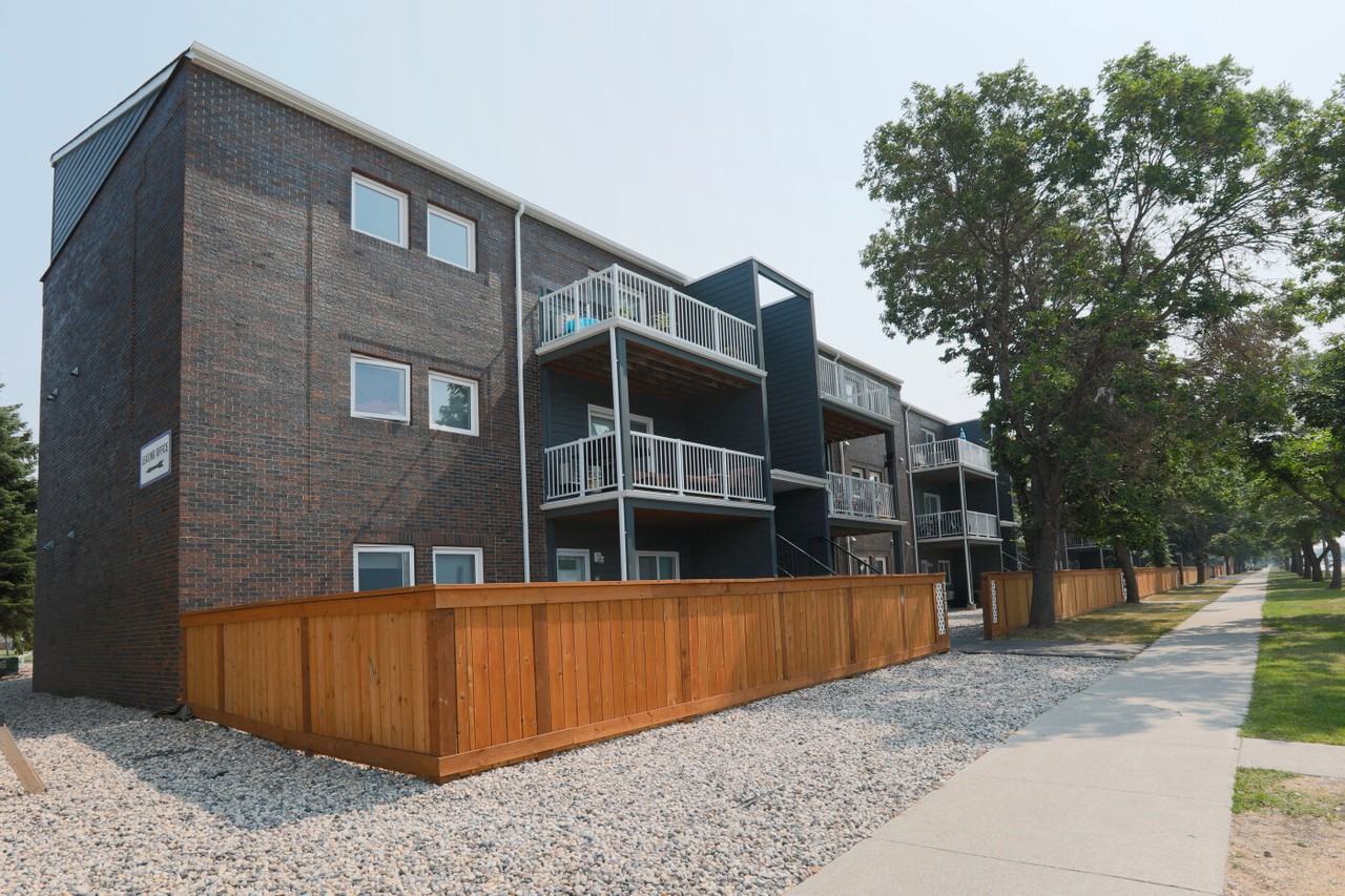 Garden Park Estates Apartments 777 777 Leila Avenue, Winnipeg, MB