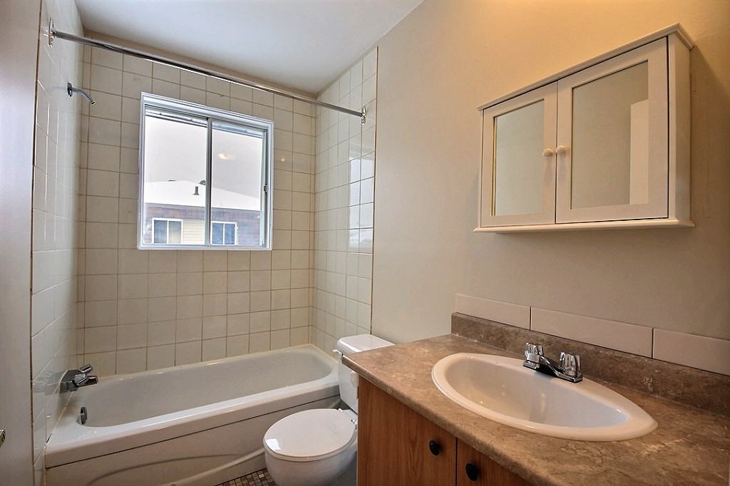 District Jonquière V Apartments 2284 Rue Nadeau, Saguenay, QC G7X 8X9