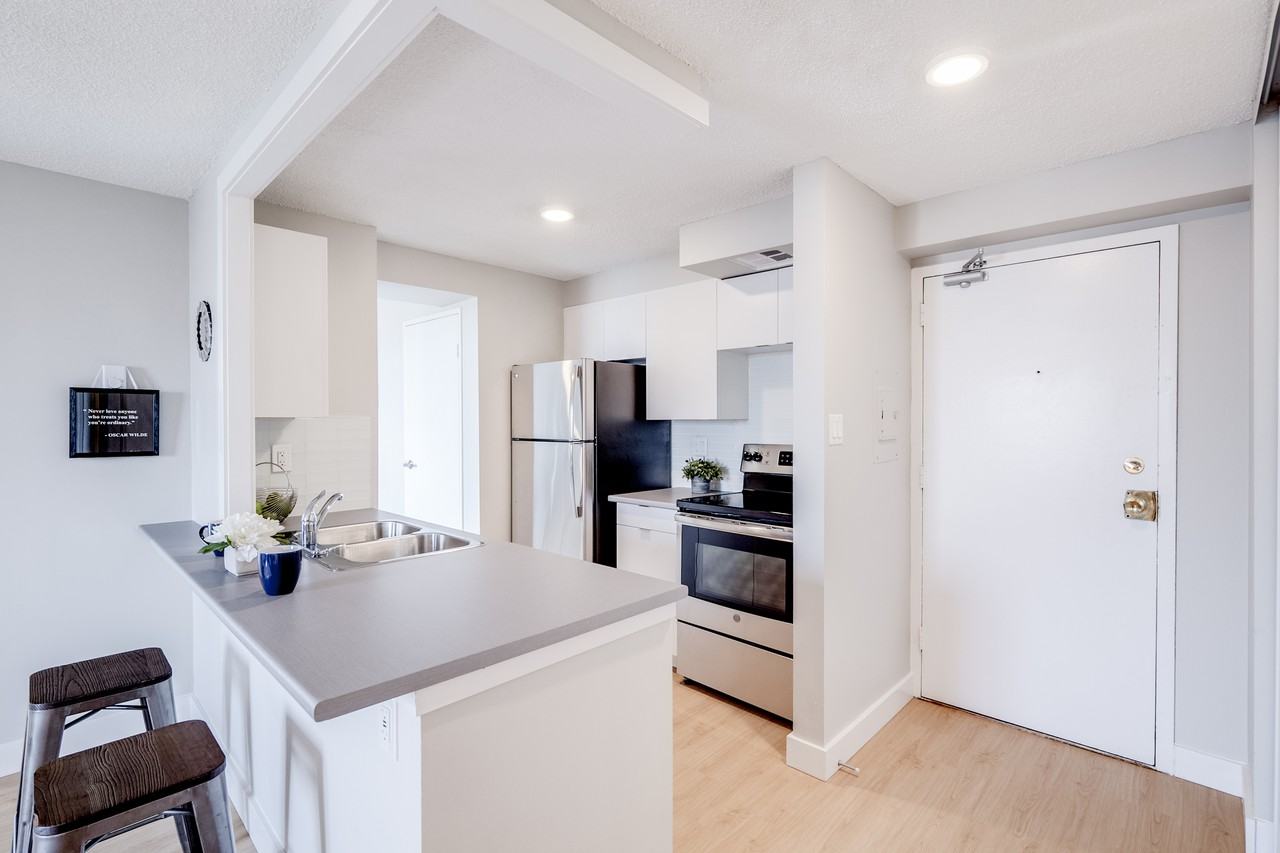 2285 The Collegeway Apartments in Erin Mills, Mississauga, ON L5L 2M3