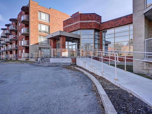 650 Boulevard MarcelLaurin, Montréal, QC H4M 0A1 2 Bedroom Condo for