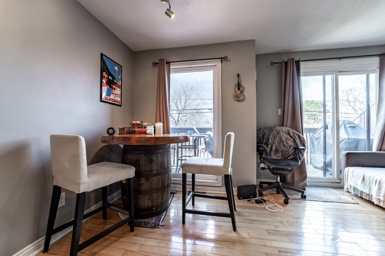 921 North River Road Apartments 921 North River Rd, Ottawa, ON K1K