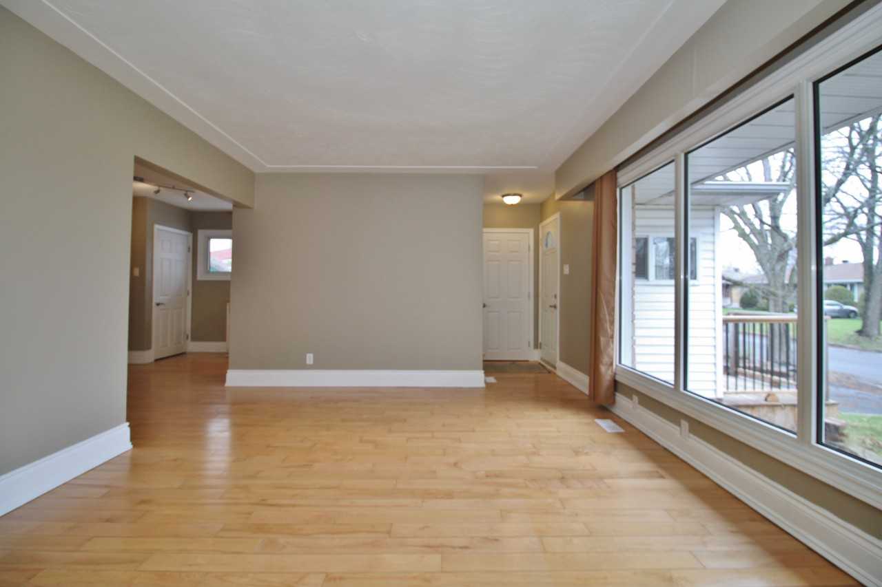 714 Sandra Ave Apartments in Alta Vista, Ottawa, ON K1G 2Z8 Zumper