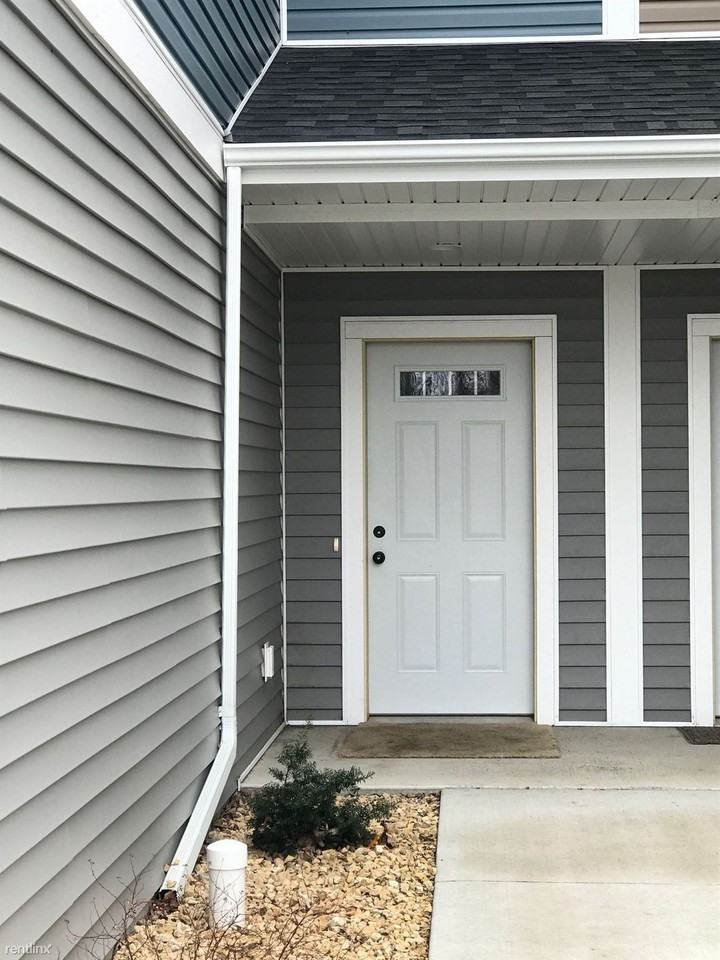 Eagles Edge Townhomes Apartments 152 Linda Path, Eagle Lake, MN 56024