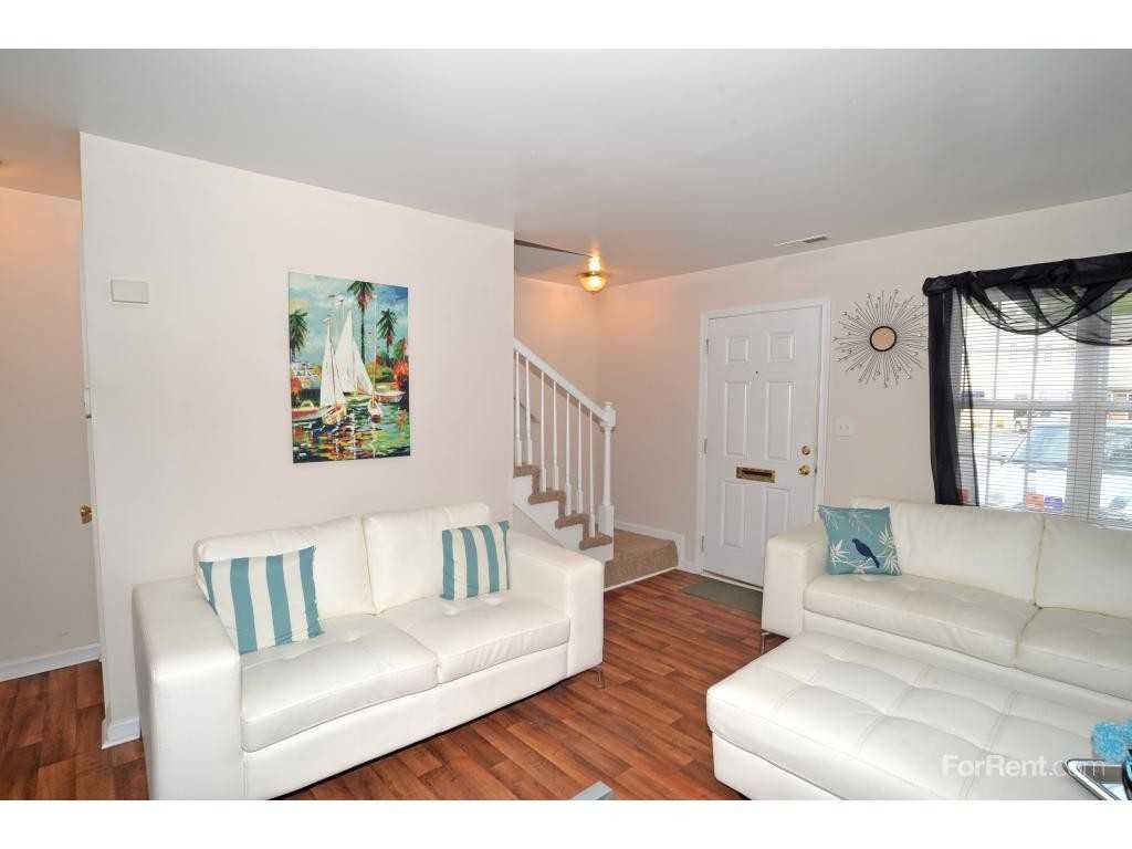 Crossroads Townhomes 2604 Townhouse Ln, Chesapeake, VA 23323