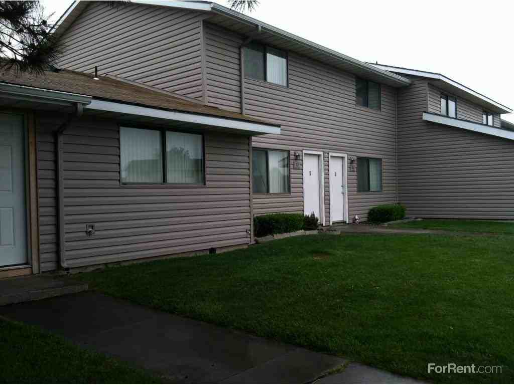 The Falls Apts / Pheasant View TH Apartments 864 Quincy St, Twin