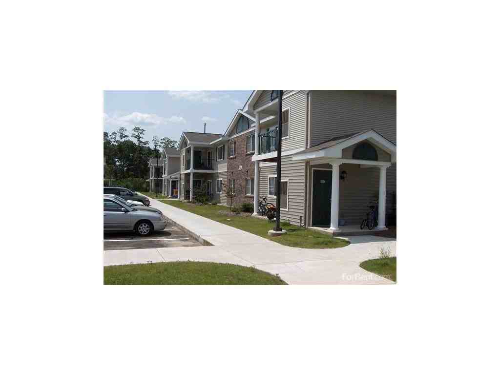 Emerald Park & Emerald Woods Apartments 326 Cross Oaks Dr, Plainwell