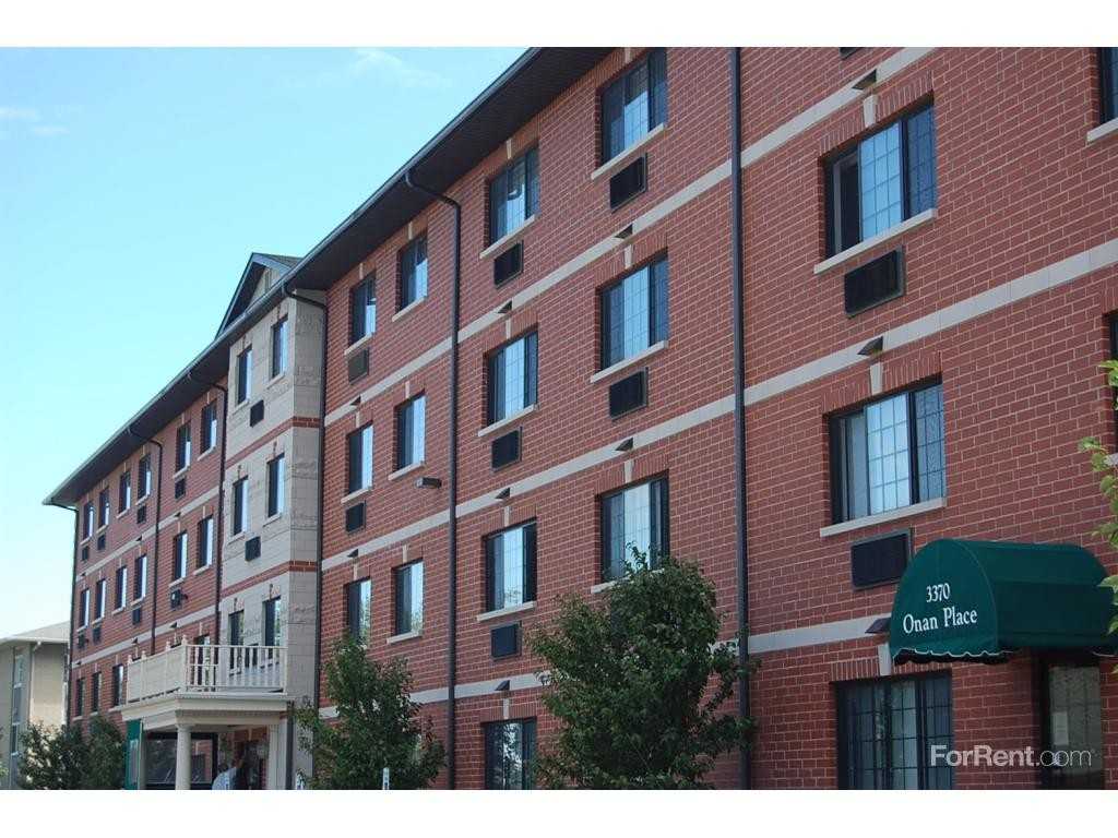 Onan Place Apartments 4101 Fountain Square Pl, Waukegan, IL 60085