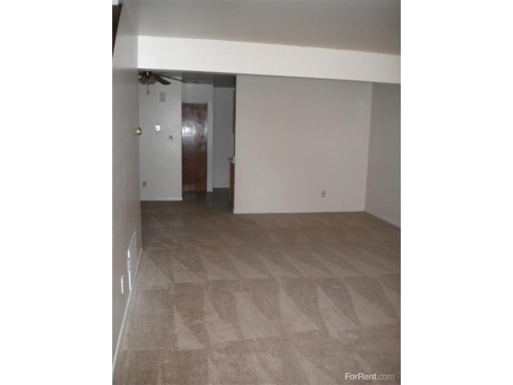 Stratford Village Townhomes Apartments 8273 N Teutonia Ave, Brown