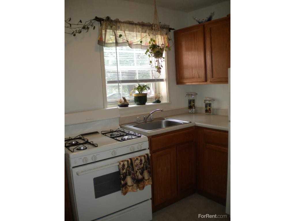 Brookstone Court Apartments 147 Hillcrest Ave, West Hartford, CT