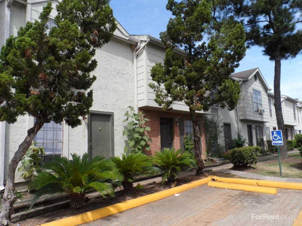 Las Palmas Townhomes Apartments 12600 S Gessner Rd, Houston, TX 77071